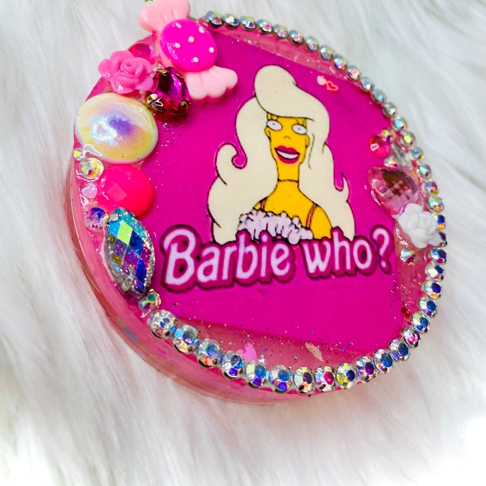 Barbie eyelash holder